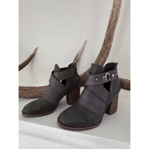 Isola Grey Leather Multi Ankle Boots Block Heel Side Cutout Buckle 7.5